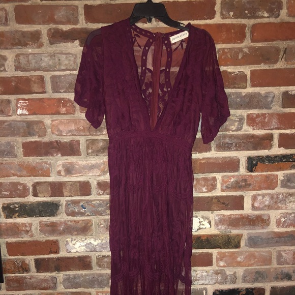 Burgundy romper with with sheer overlay size small - Picture 2 of 2